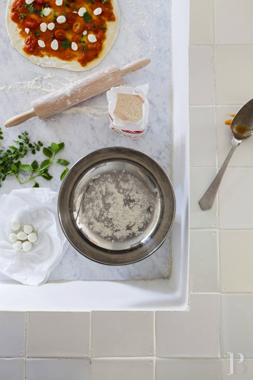 Dans les Bouches-du-Rhône, entre Avignon et Arles, une maison de village des 13e et 14e siècles - photo  n°7